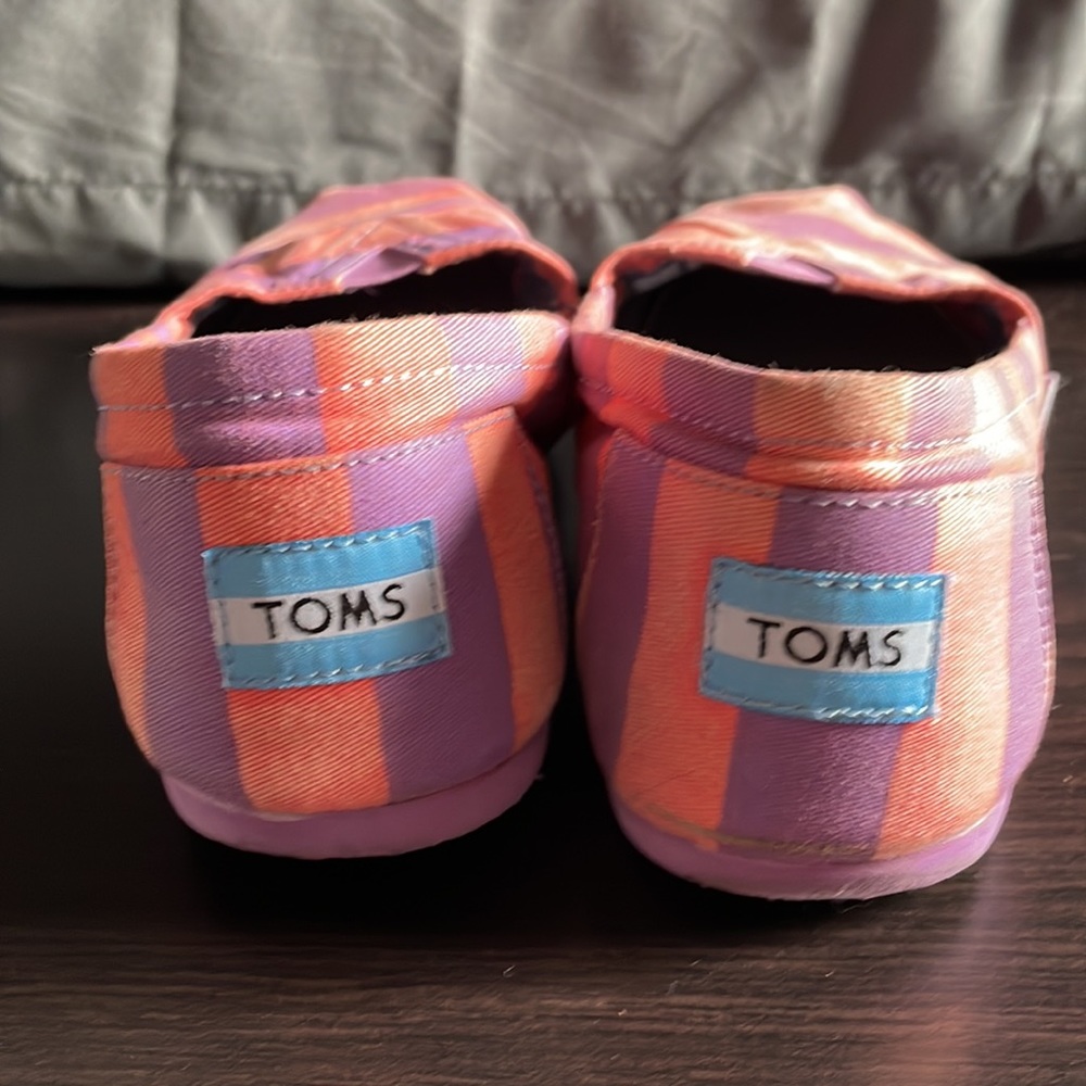 Toms - Picture 3 of 6